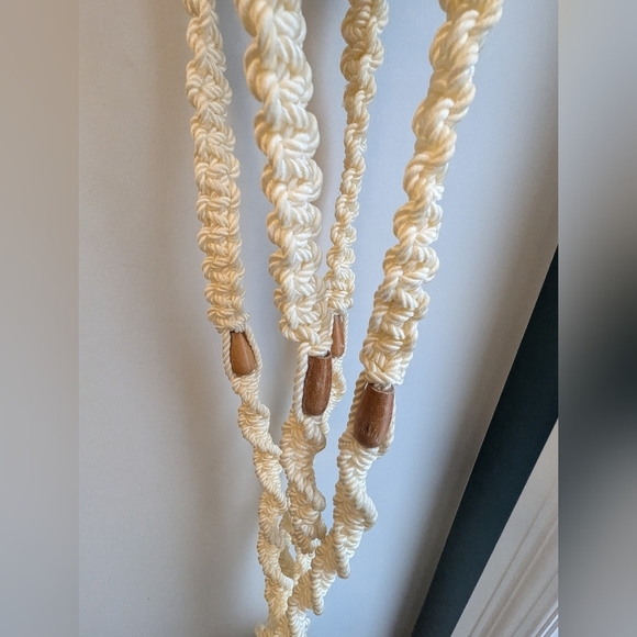Vintage 1970's macrame plant hanger - Picture 8 of 9